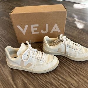 Veja V 12 Sneakers